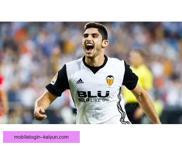 Foden 在新赛季中对年轻队友的指导作用持续增强，备受关注